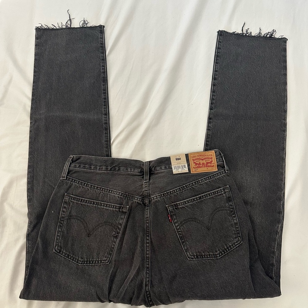 LEVIS GRAY